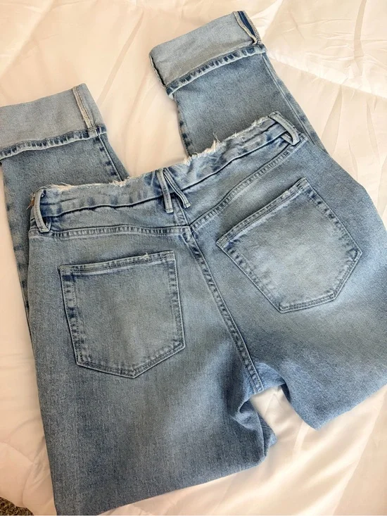 Good American Mid-Rise Weekender Light Wash Jeans